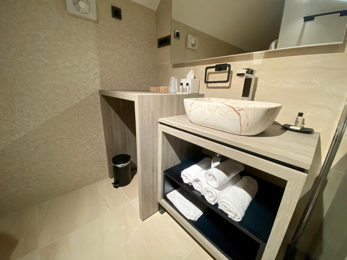 Boutique Hotel Zbilje エクステリア 写真